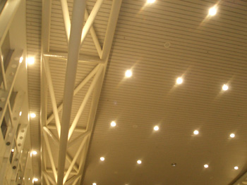 Dobner Metalldecken im Sofia-Flughafen in Bulgarien